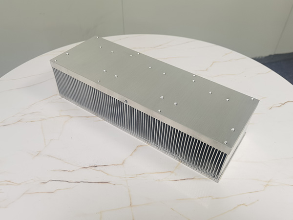 Double base plate radiator